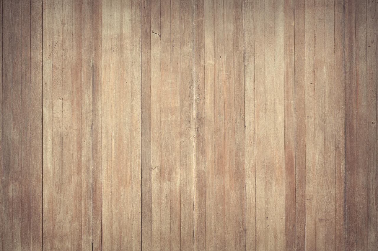 Terrazzo vloer met levendige kleuren en stippen.