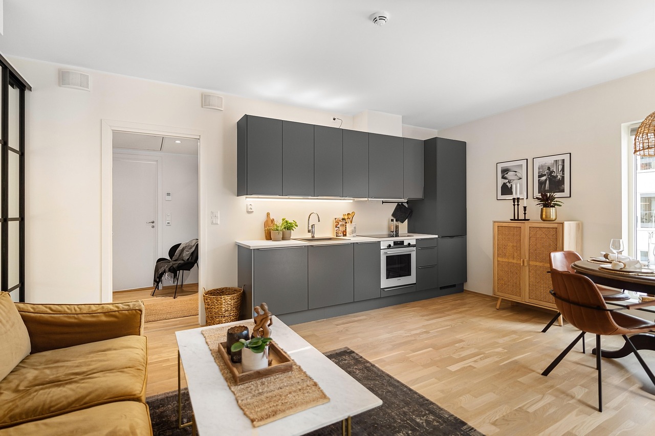 Dibond kunstwerk voegt luxe toe aan eetkamer. Dibond kunstwerk voegt luxe toe aan eetkamer.